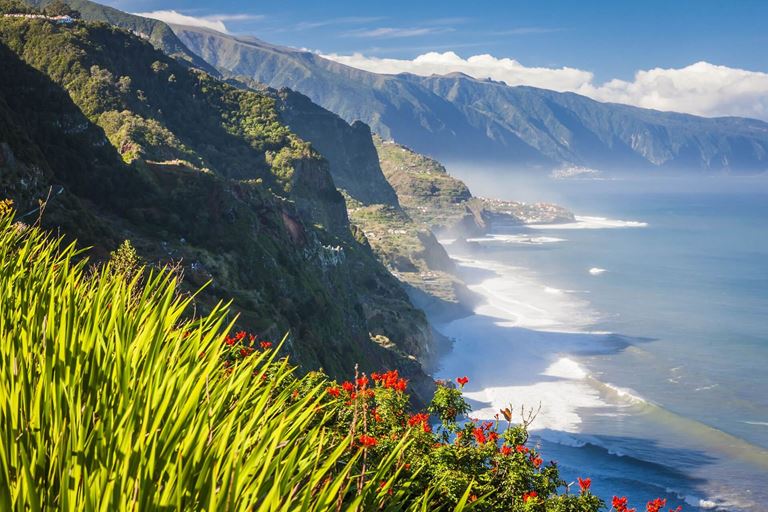 Eurotrek Wandern Madeira Ausblick Steilkueste AdobeStock_64289406