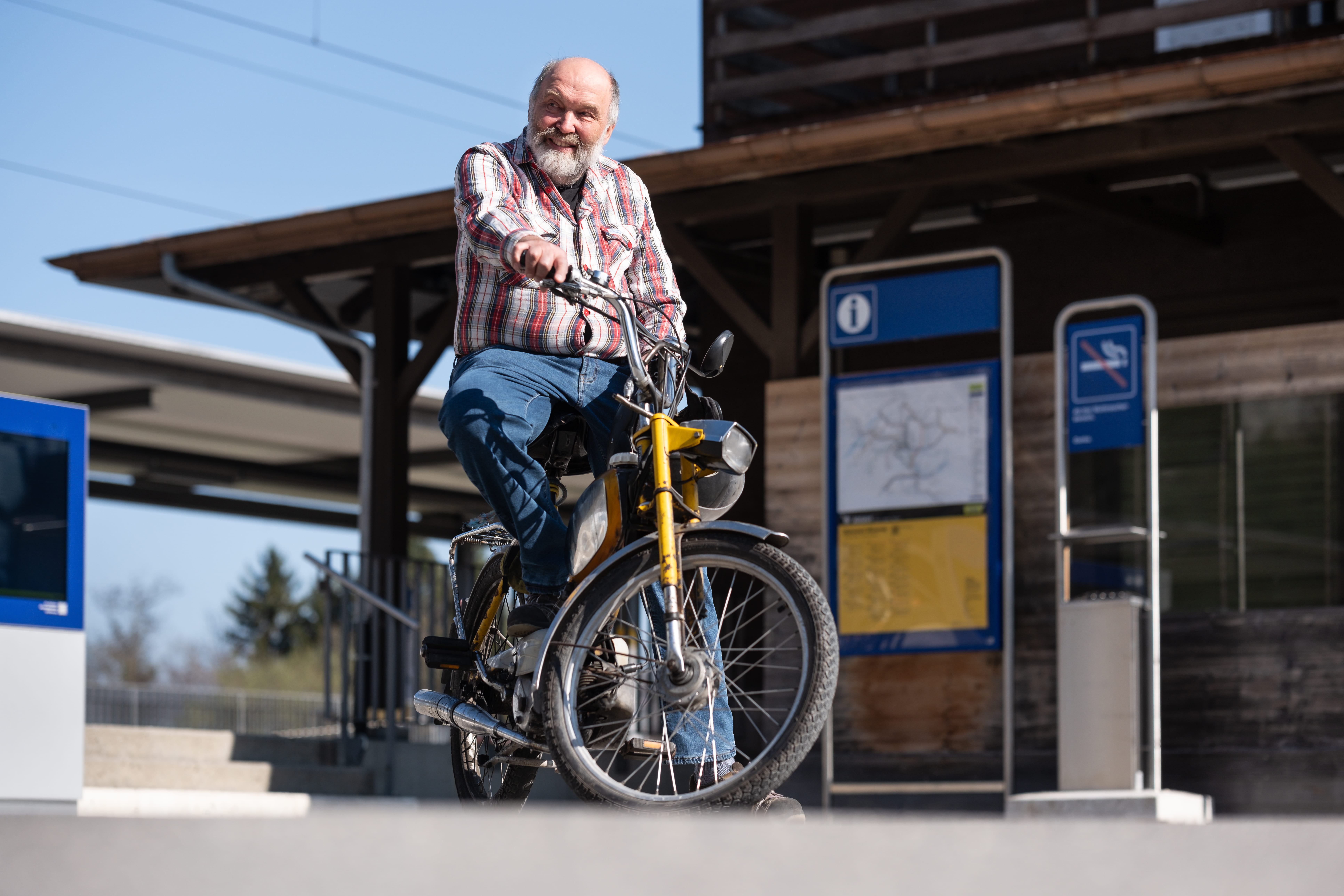 Andres Kupferschmid am Bahnhof Wimmis