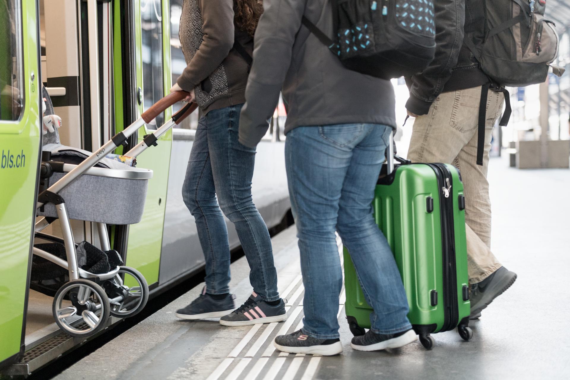 Reisegepäck - Geben Sie Ihr Gepäck auf und reisen Sie bequem mit dem öffentlichen Verkehr
