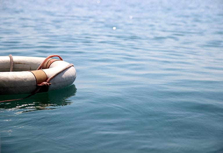 Rettungsring im Wasser