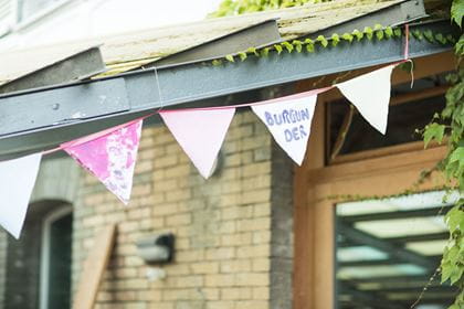 Fokus Burgunder Faehnchen