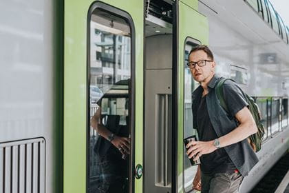 Unterwegs-Baenz-Friedli-Einsteigen1