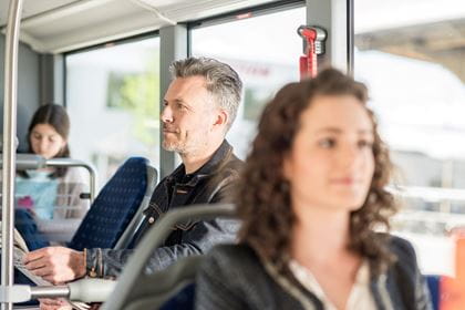 Pendler im BLS Bus Region Burgdorf