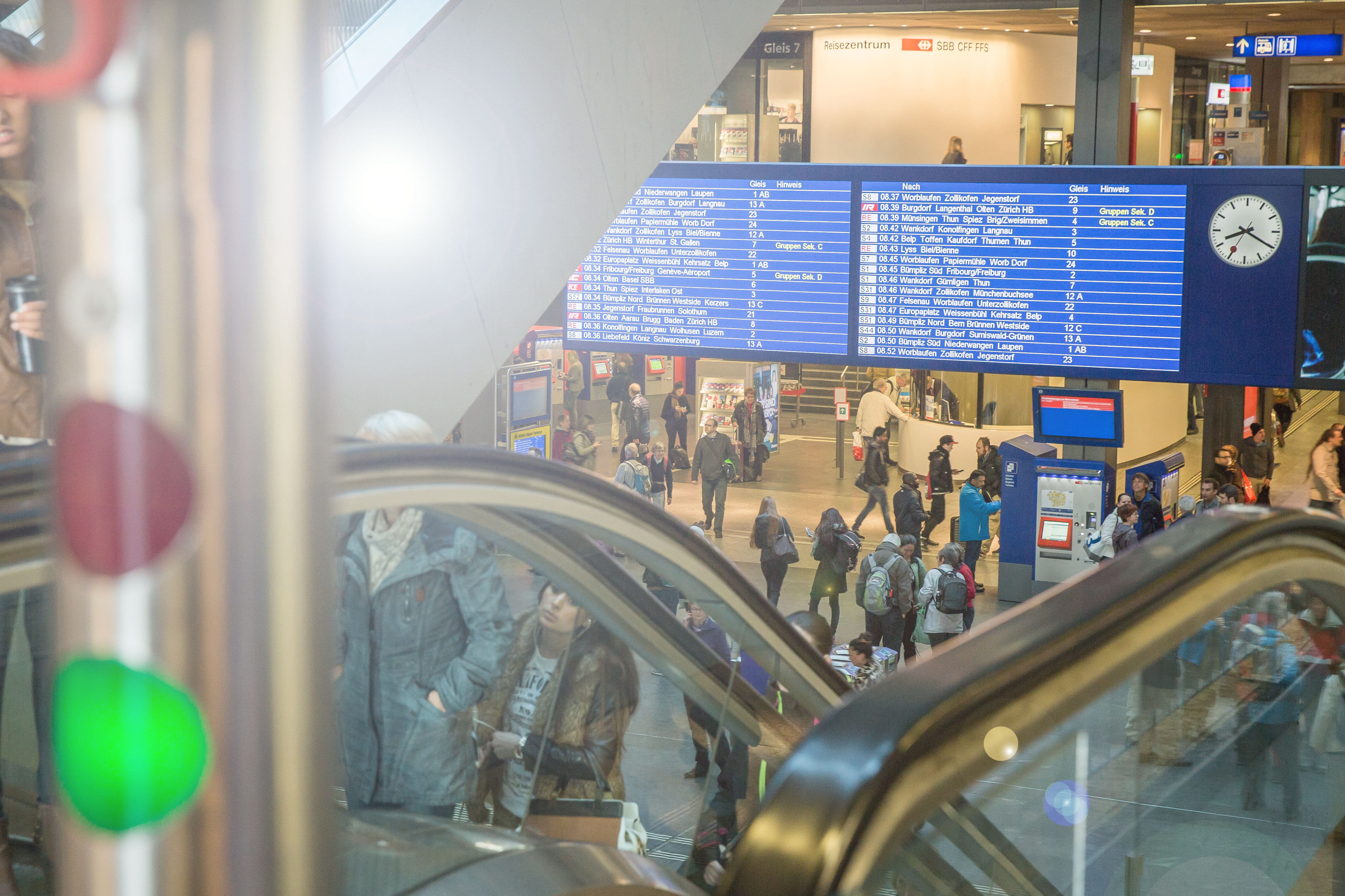 Anzeigetafeln Bahnhofshalle Bern