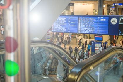 Fahrplan Routenplaner Bahnhofshalle Bern