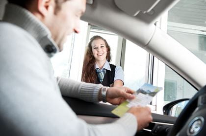 Autoverlad Ticketverkauf an der Verladestation Kandersteg