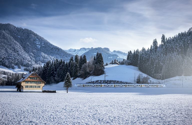 MIKA Kambly Zug im winterlichen Emmental