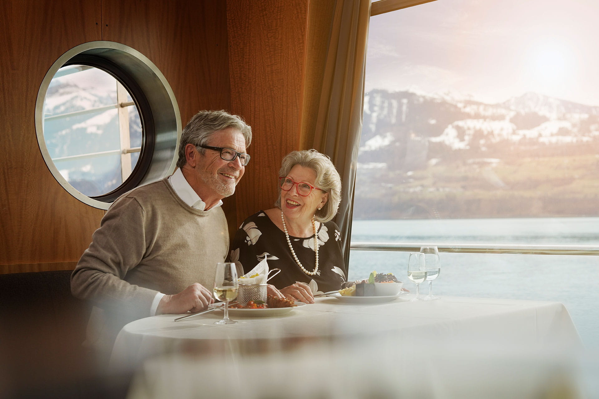 mit dem mittagsschiff auf dem thunersee nach interlaken ausfluge