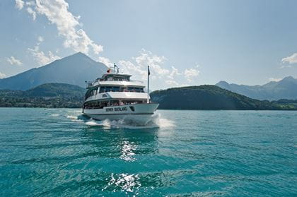 MS Berner Oberland vor Spiez