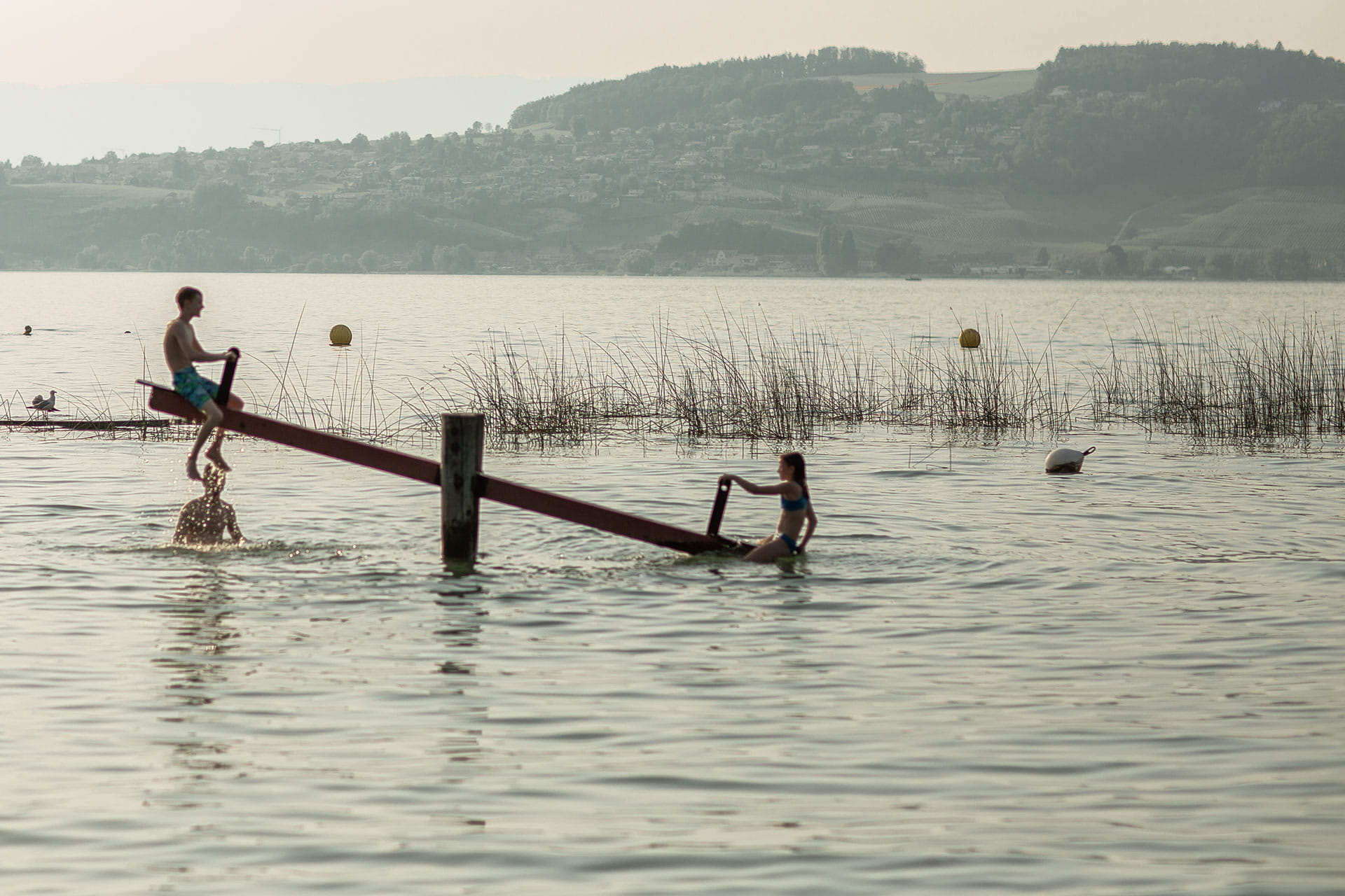 Strandbad Murten Wasserschaukel
