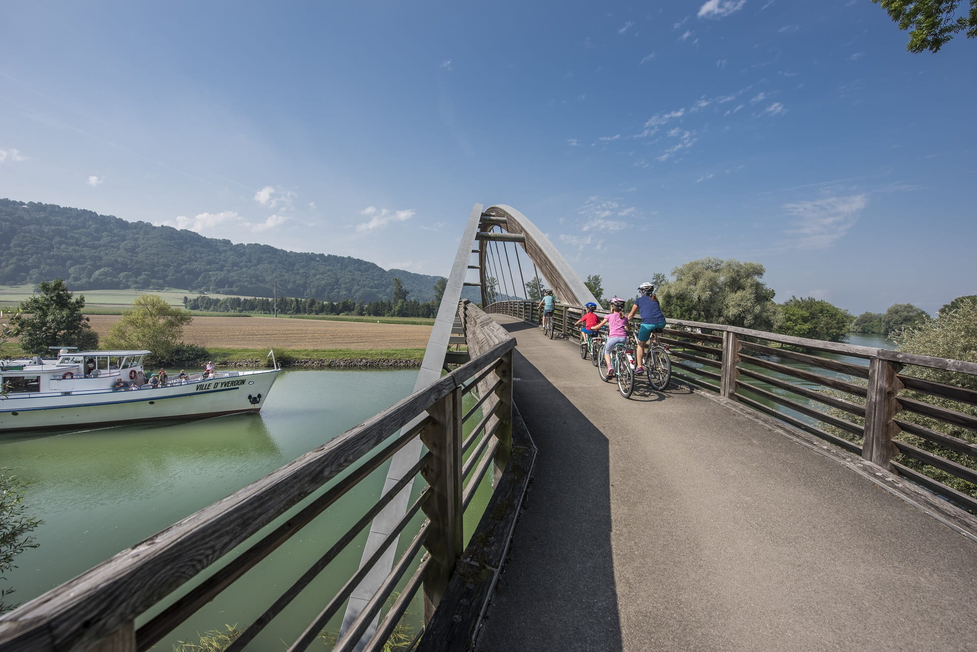 Die Velotour führt mehrmals über Brücken.