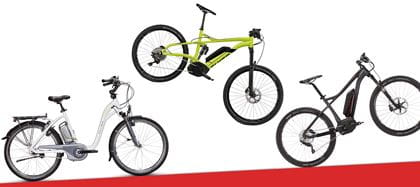 La photo montre trois vélos électriques que l'on peut louer à Morat chez Rent a Bike.