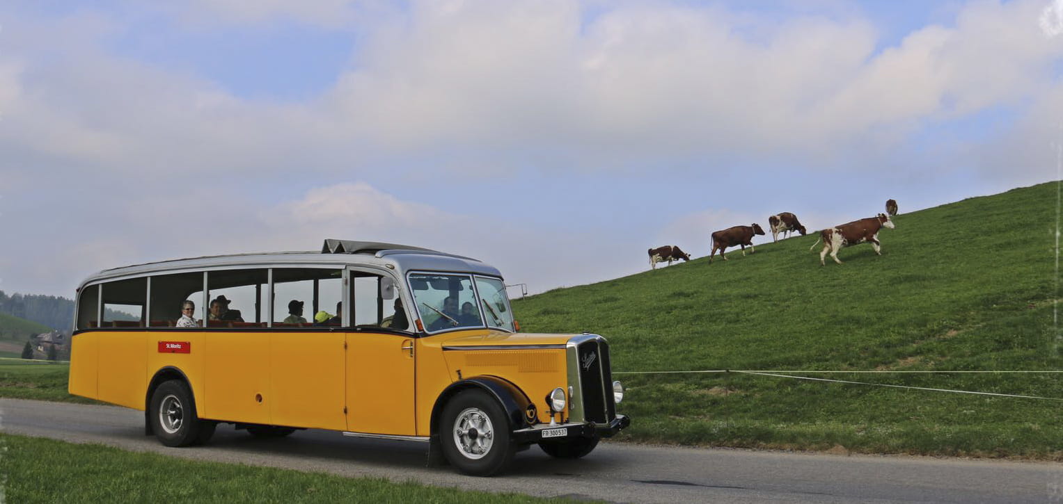 Historisches Postauto Saurer L4C bei Arni