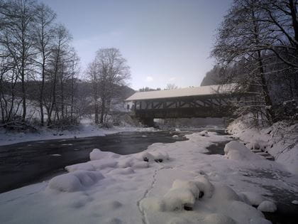 Die Räbelibrücke über die Emme im Winter