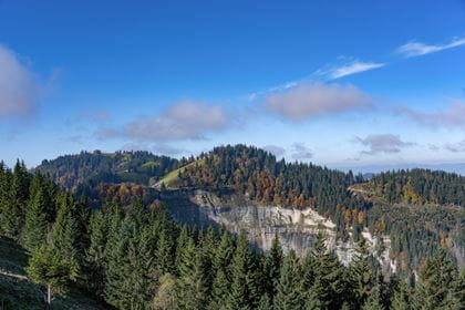 die imposante Stächeleggflue, das sogenannte «Änziloch» Die imposante Stächeleggflue, das sogenannte «Änziloch»