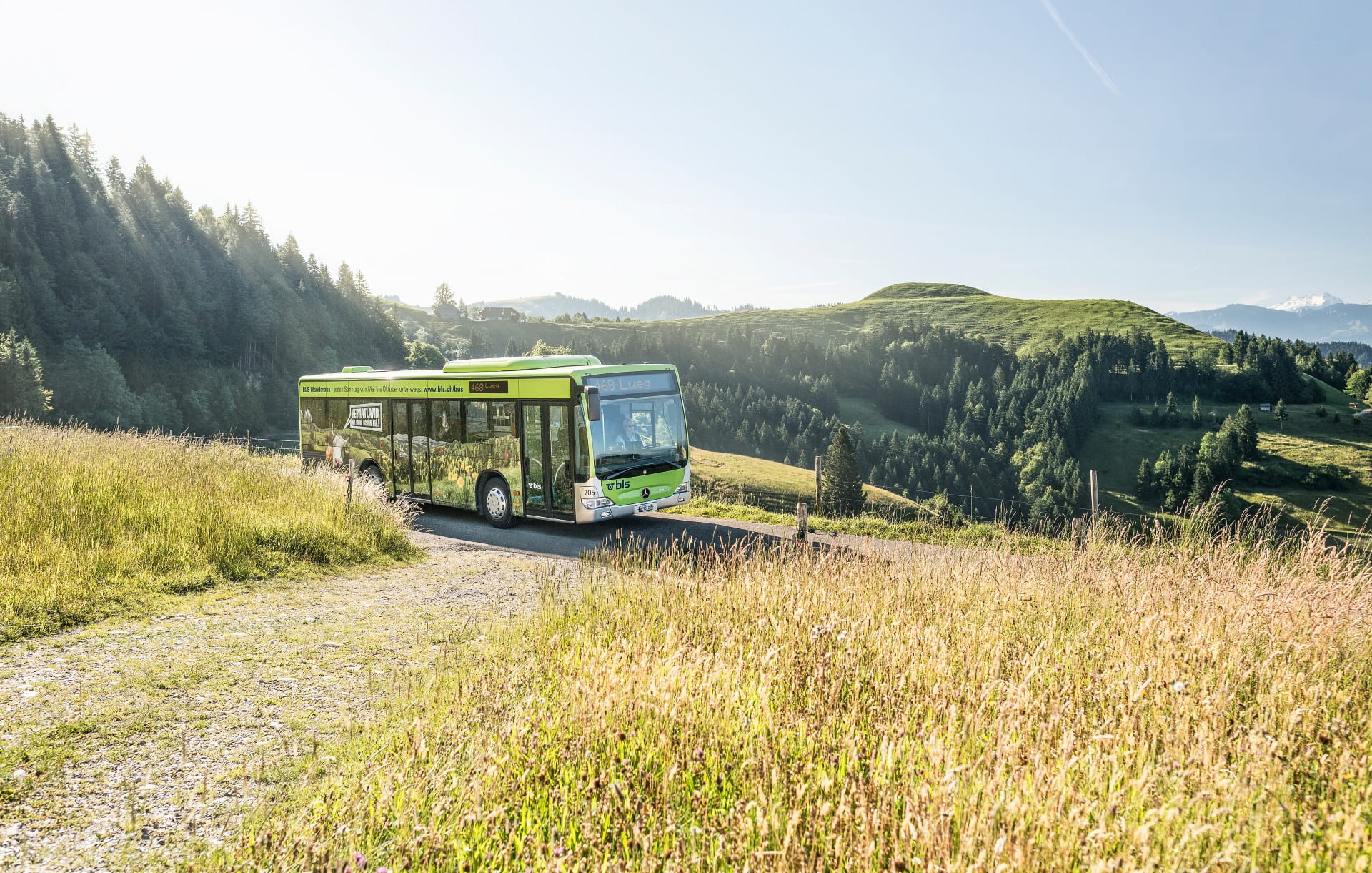 Mit dem BLS Wanderbus nach Trub im hügligen Napf.