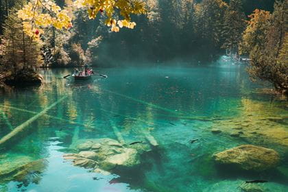 Bootsfahrt Blausee / unsplash ©Nils Lindner