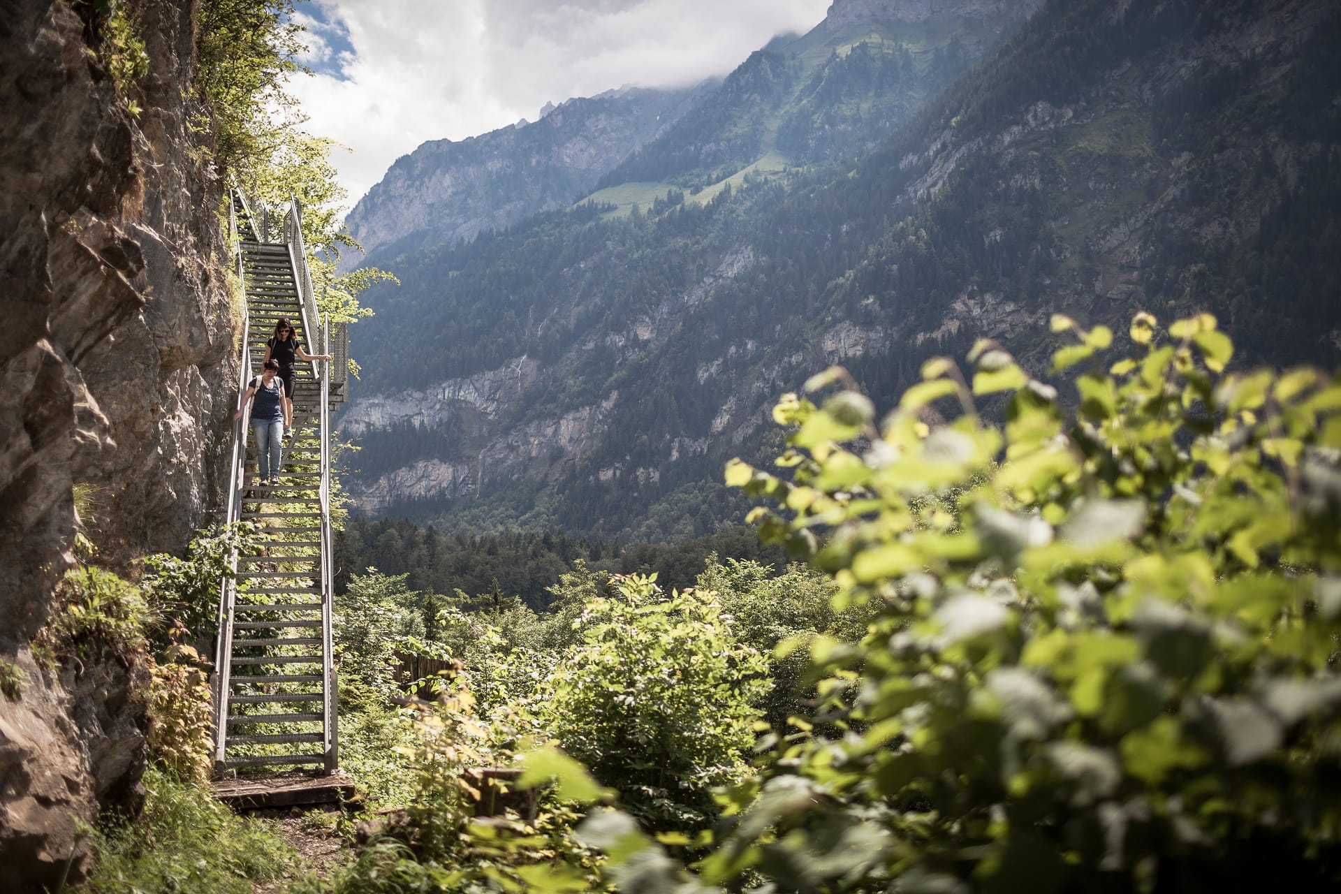 Lötschberger Bahnwanderweg: wandern und mehr über den Zugverkehr un das Kandertal erfahren.