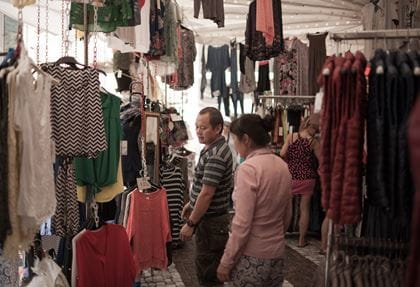 Der Markt in Domodossola lockt samstags zahlreiche Besucher an.