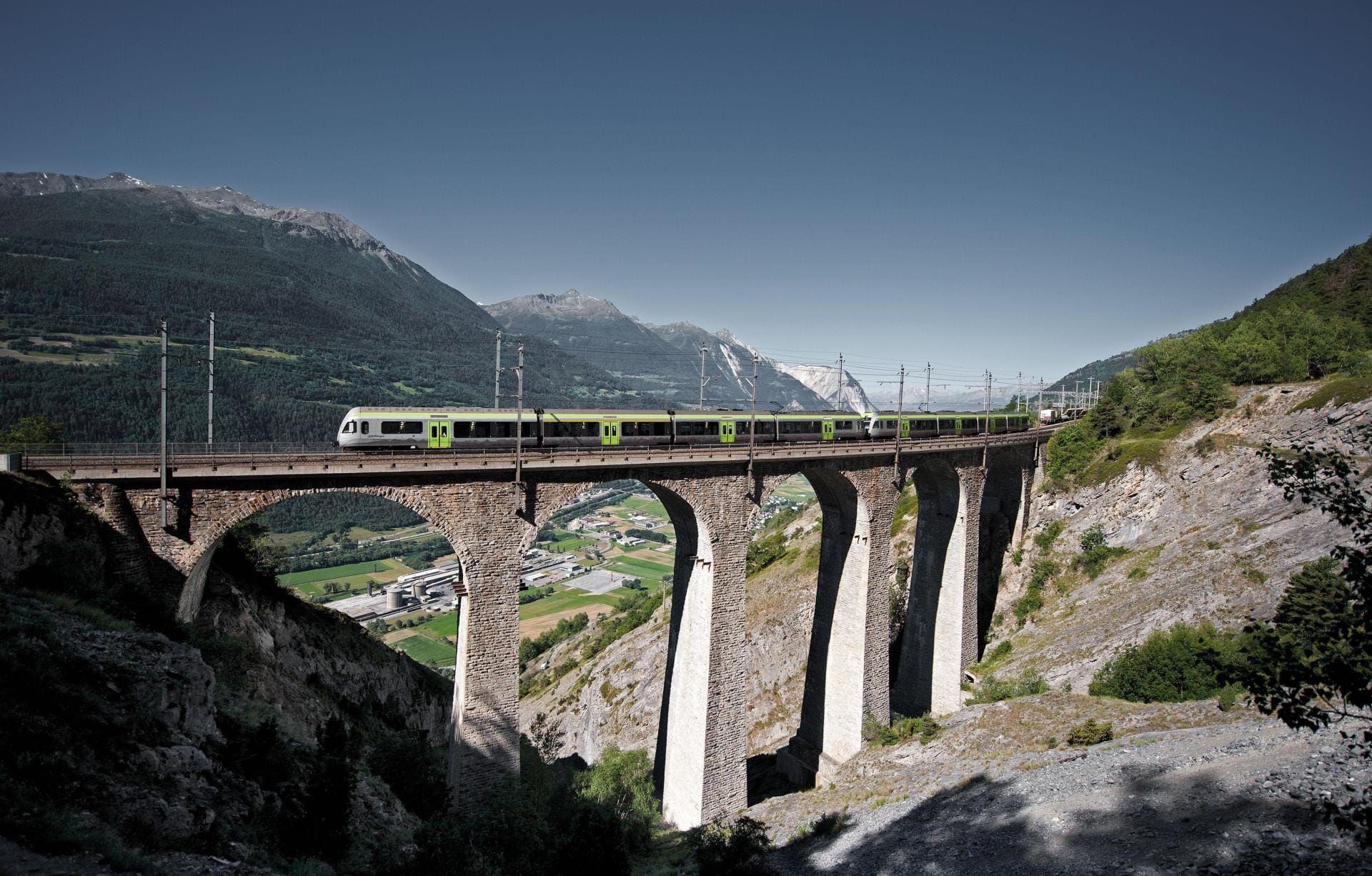 Round trip with the RegioExpress Berne Spiez Kandersteg Brig