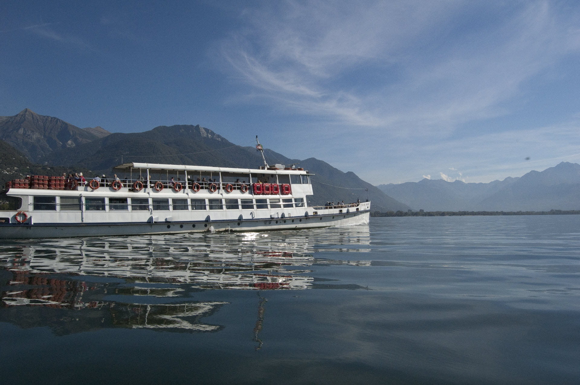 Un battello della Navigazione Lago Maggiore