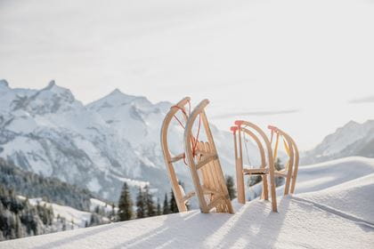 Schlittelfans kommen in der Destination Gstaad mit abwechslungsreichen Schlittelbahnen auf ihre Kosten.