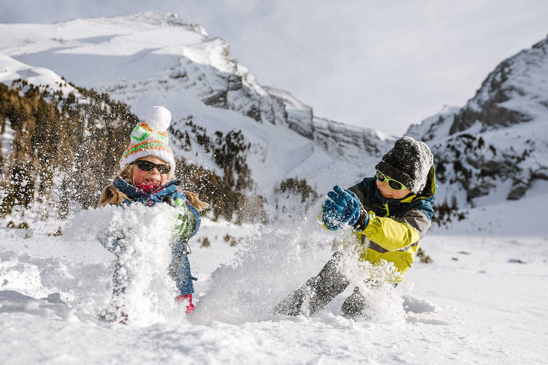 Schneeballschlacht auf der Kinderwanderweg Godi & Kari
