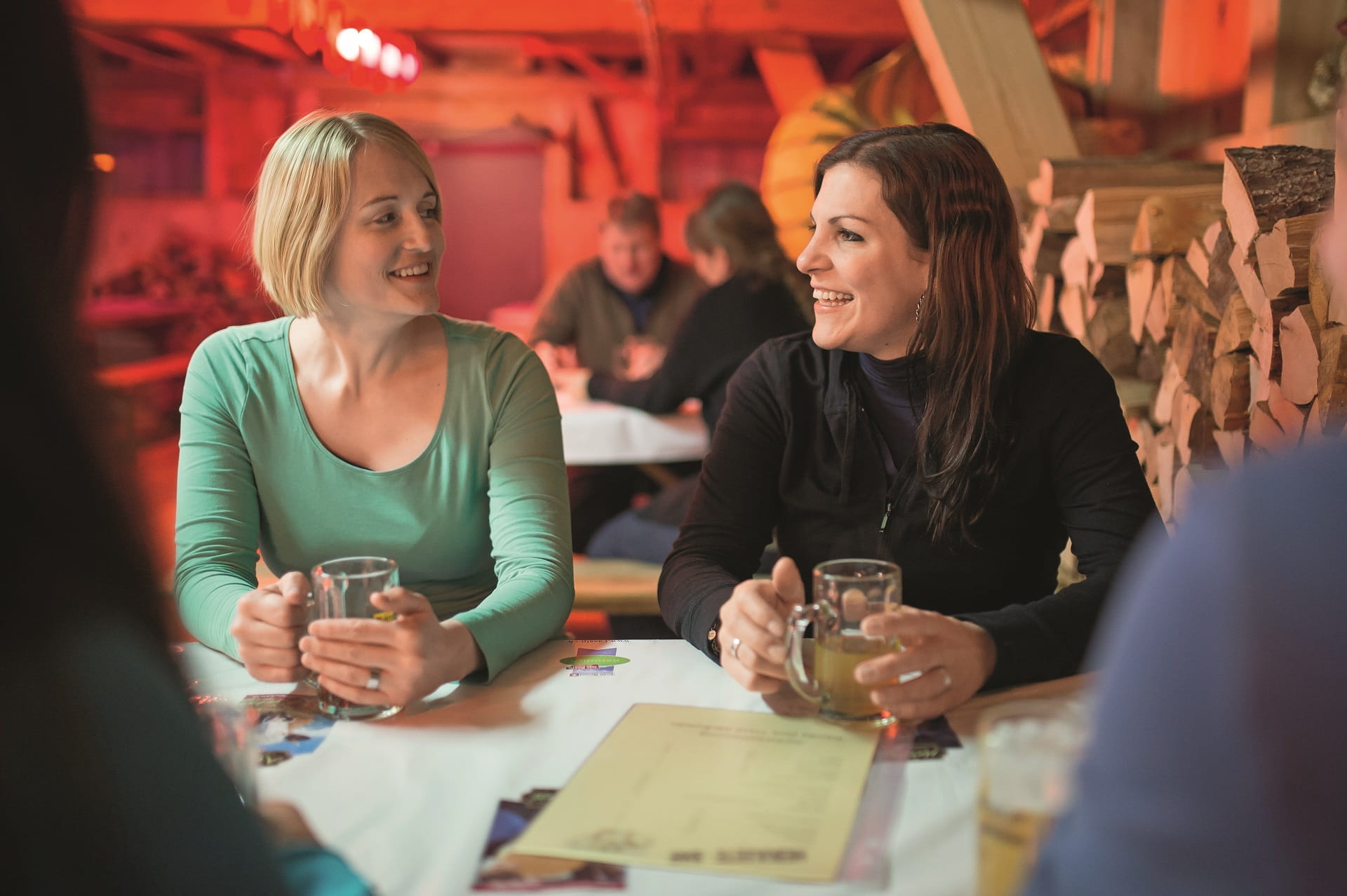 Gemütliches Beisammensein im Restaurant Niederhorn
