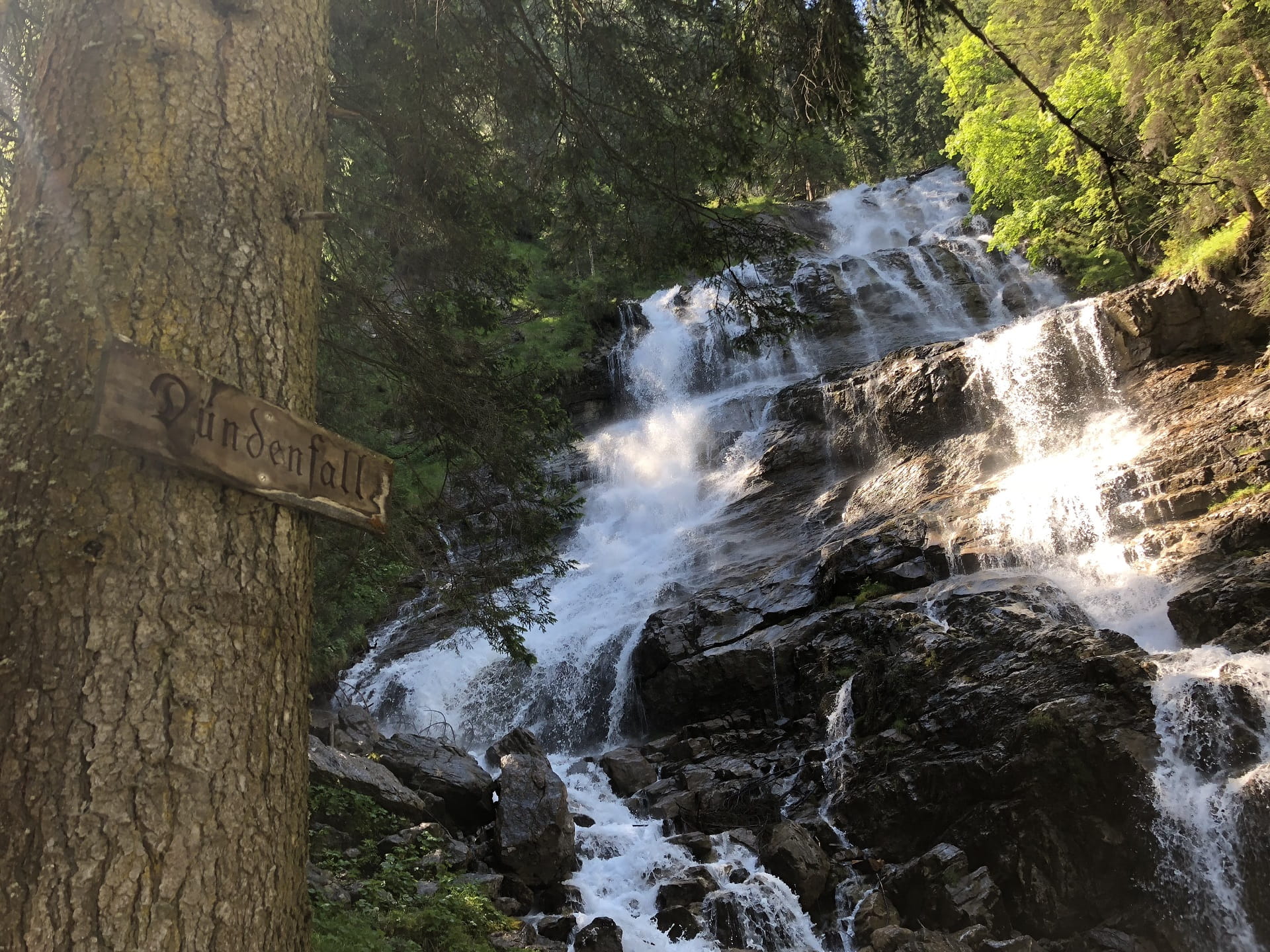 Dündenfall auf dem Erlebnisweg Griesalp.