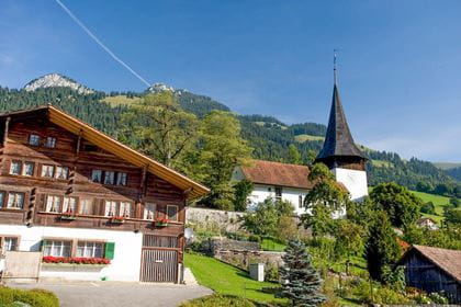 Kirche Erlenbach im Sommer