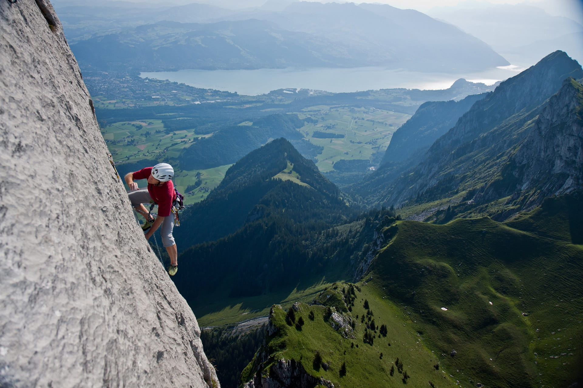 Klettern am Stockhorn: Plattenkletterei in kompaktem Kalkfels.