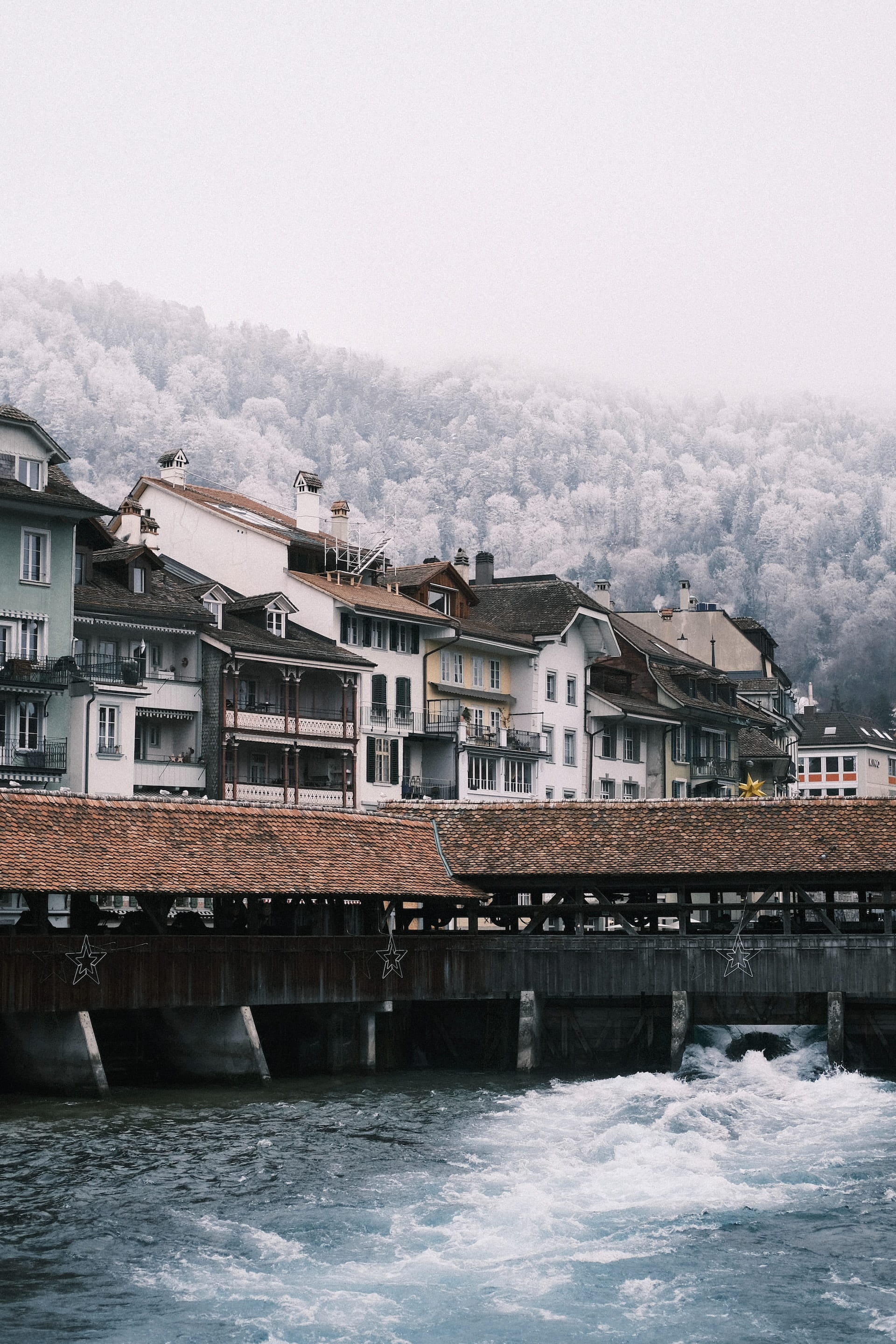 Thun im Winter - Photo by Wenya Luo on Unsplash