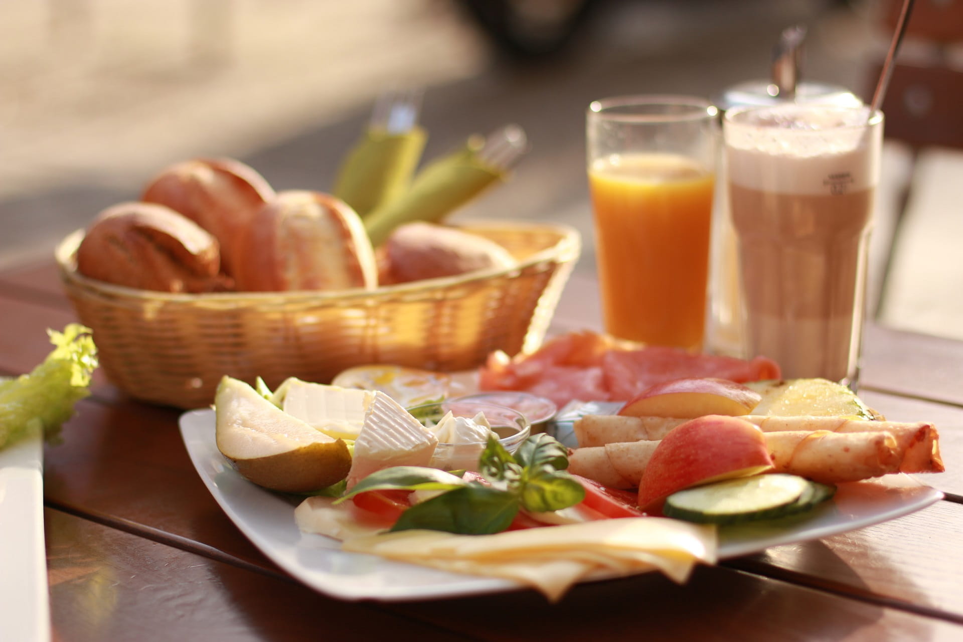 Frühstücksschiff auf dem Thunersee: Matrosenfrühstück zum Auftakt Ihres Ausflugs.