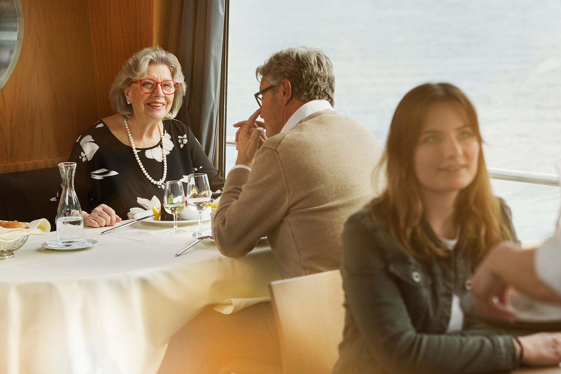 Mittagsschiff auf dem Thunersee