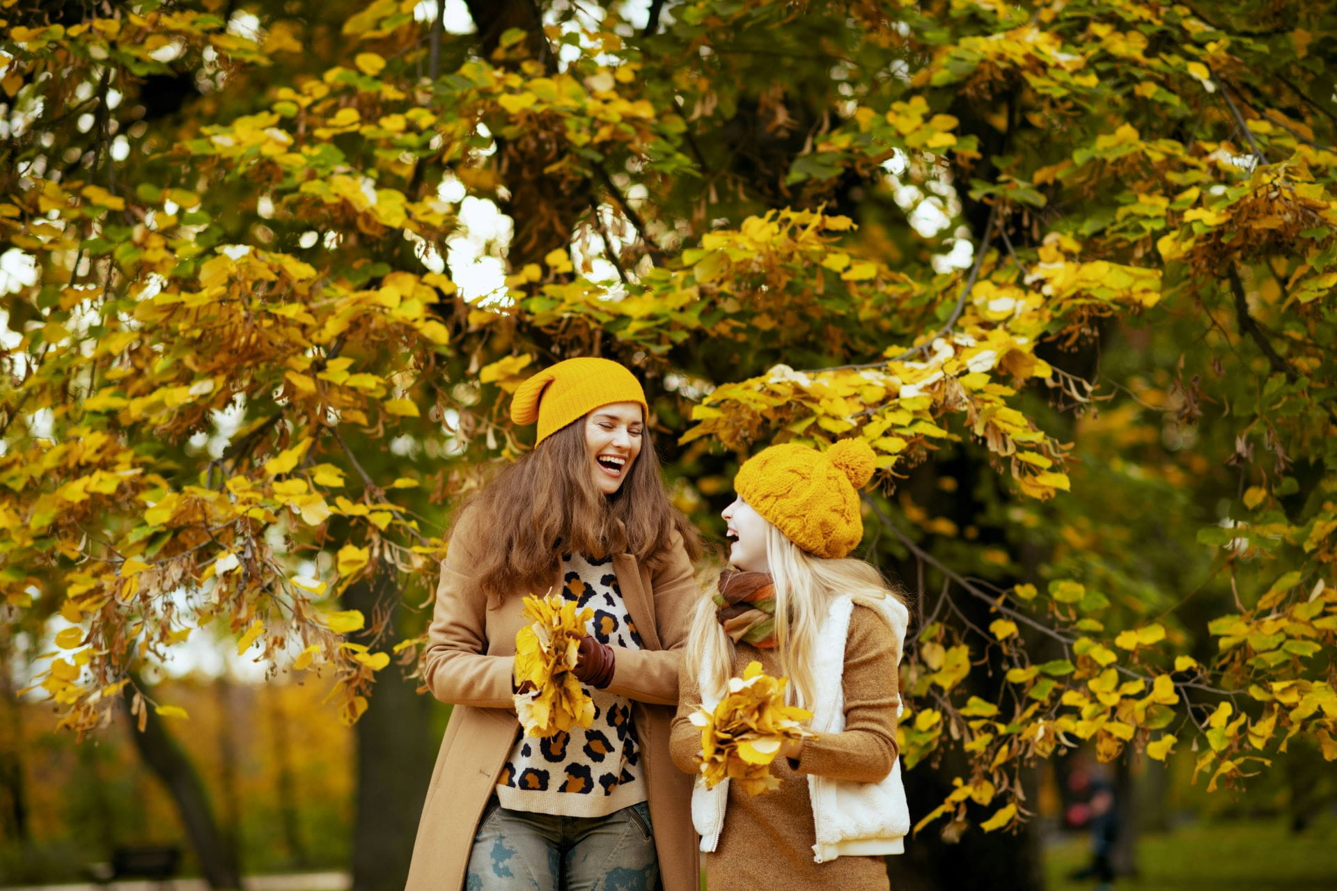 Familie beim Herbstausflug