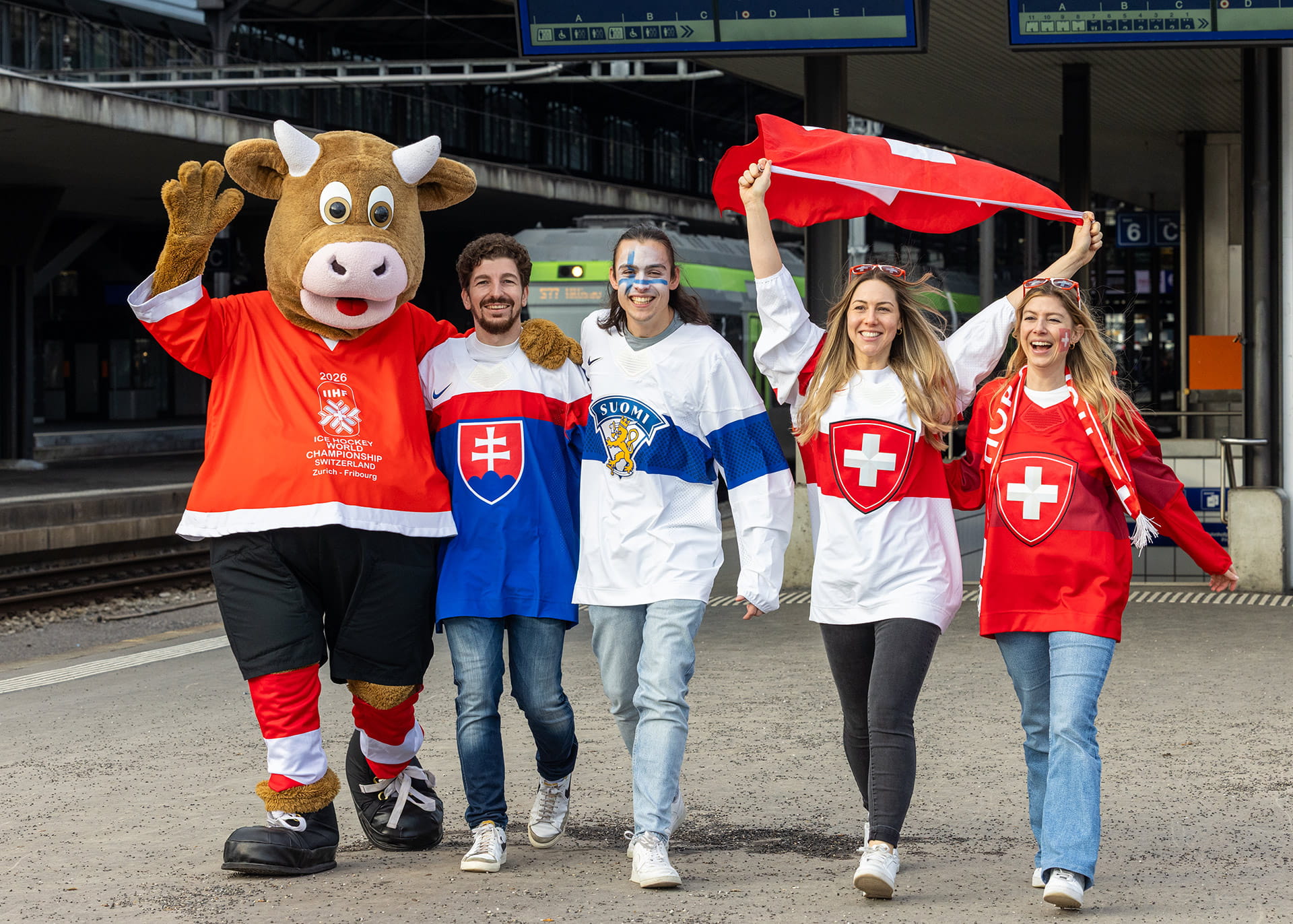 IIHF Eishockey Weltmeisterschaft - Fans auf dem Perron