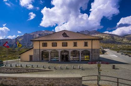 Poststation Gotthard AdobeStock_138465115