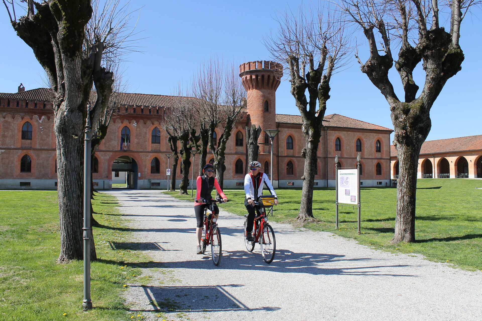 Eurotrek Piemont Pollenzo Schloss