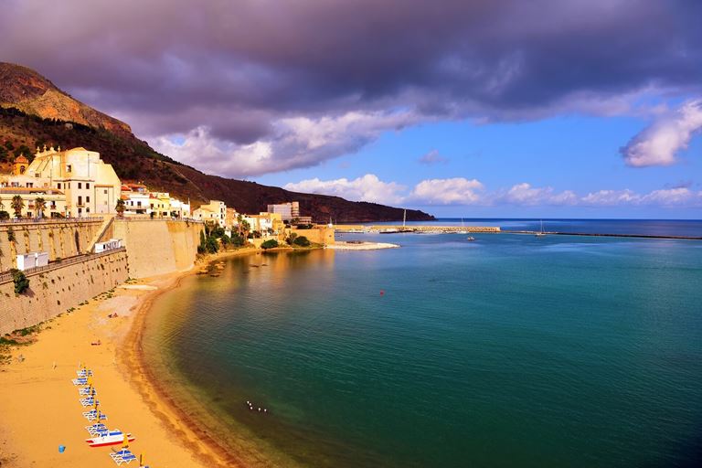 Sizilien Castellamare del Golfo mit Strand