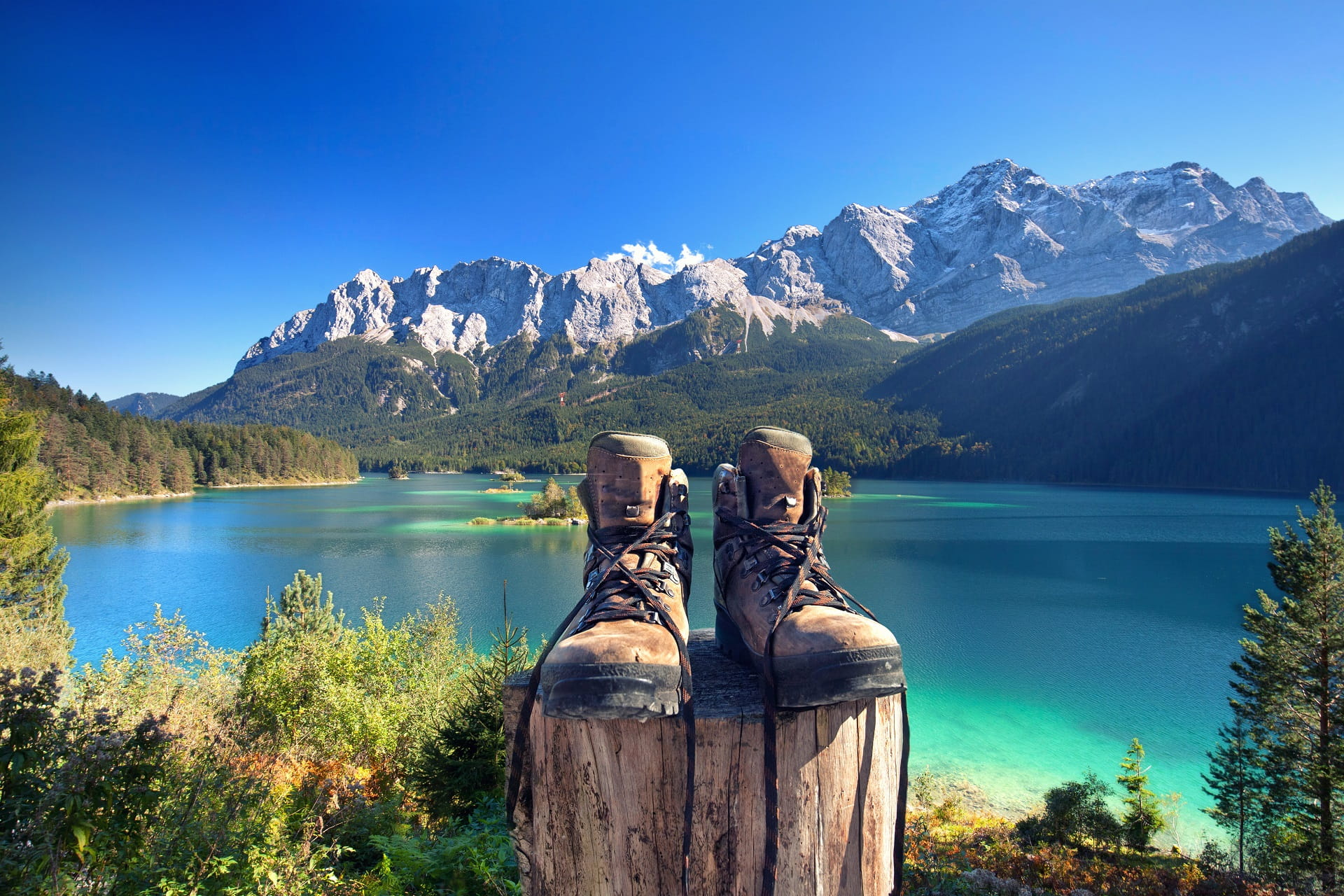 Zugspitze Wanderschuhe am Eibsee