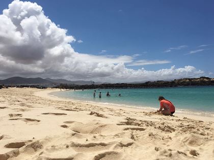 Fuerteventura Kind am Strand von Cotillo Bildrecht EAi