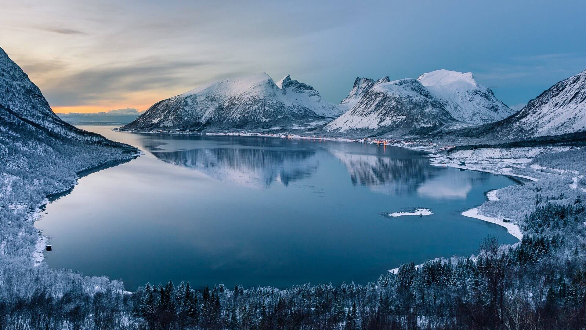 Bergsjford in Senja Fotolia_137378655_L 2
