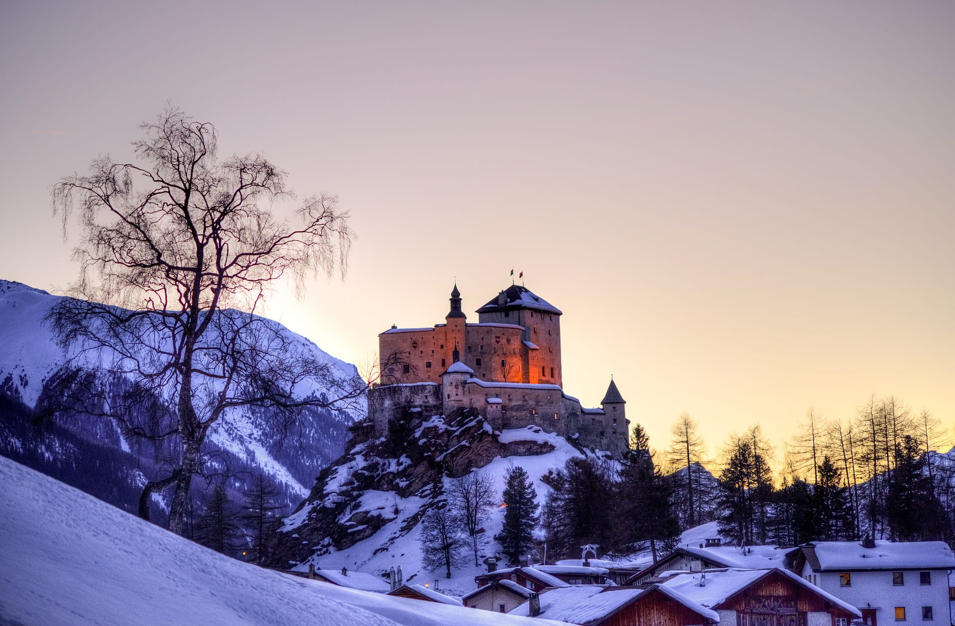 Scuol Winter Schloss Tarasp im Abendlicht AdobeStock_251586716