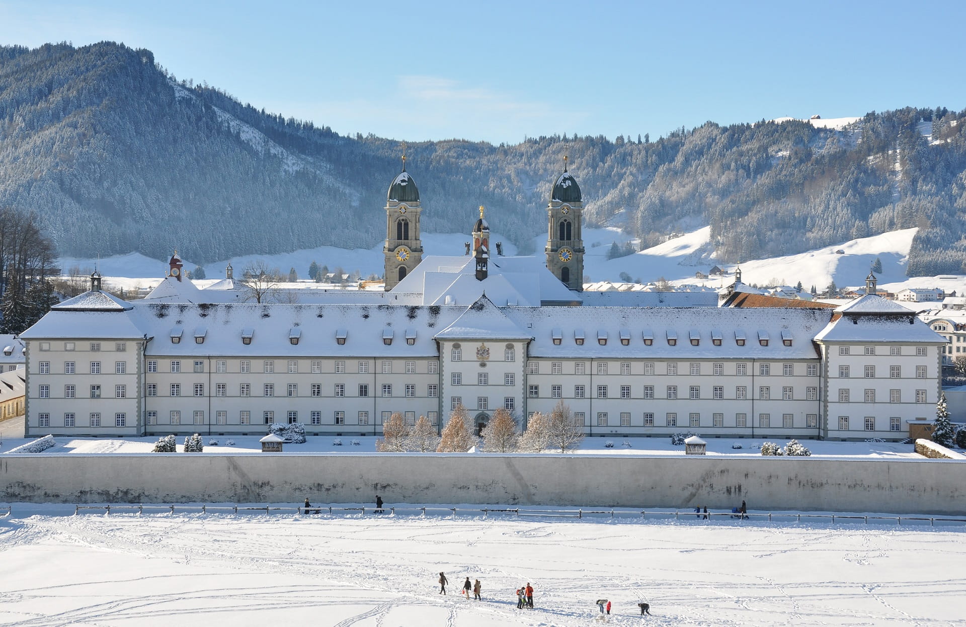 Einsiedeln Winter Kloster AdobeStock45463045