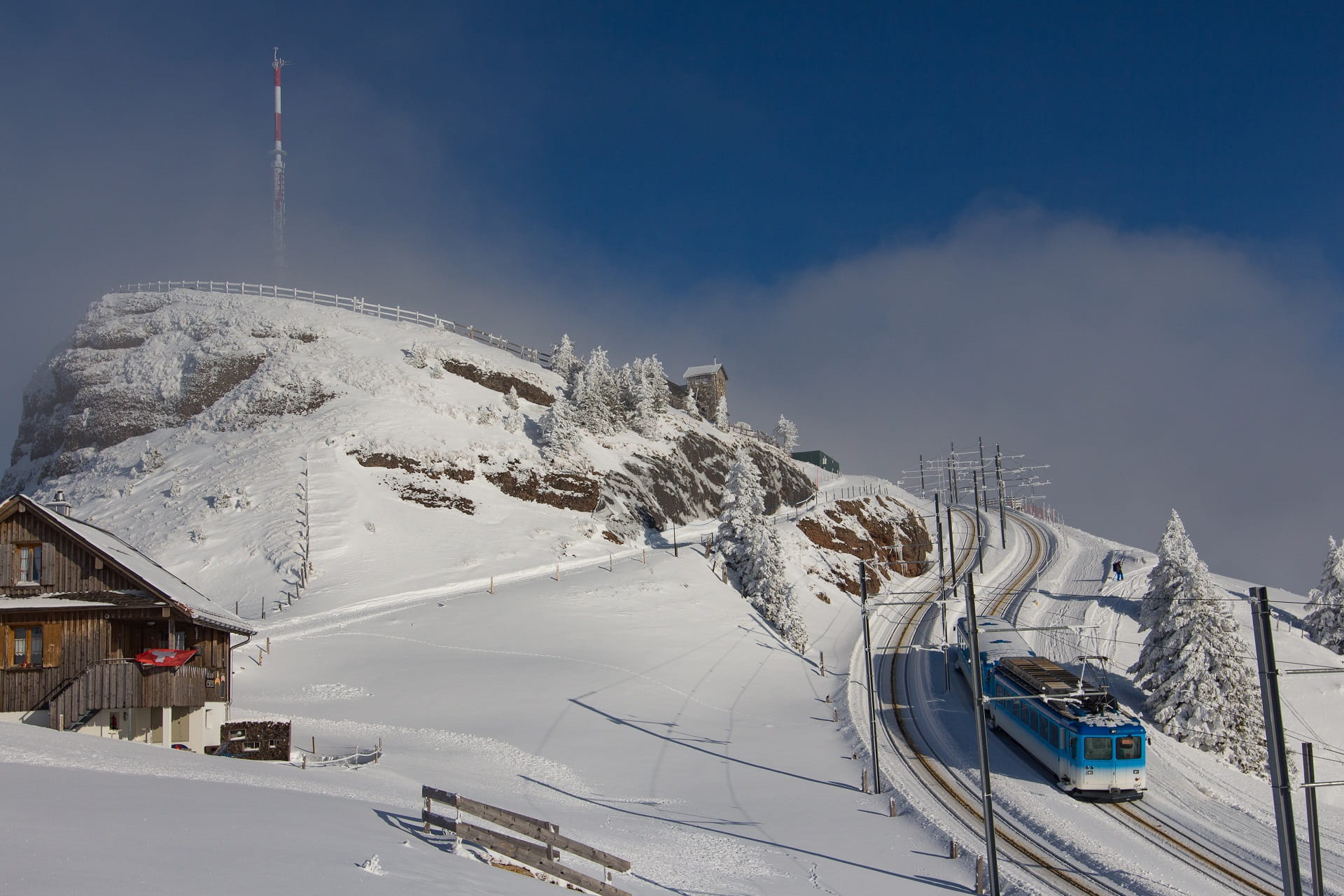 Bahntrasse Rigi Kulm im Winter_AdobeStock_337976289