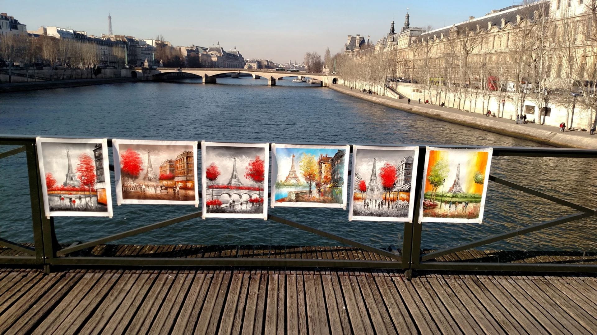Paris Ponts des Arts bei Louvre