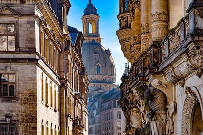Dresden Strasse zu Frauenkirche