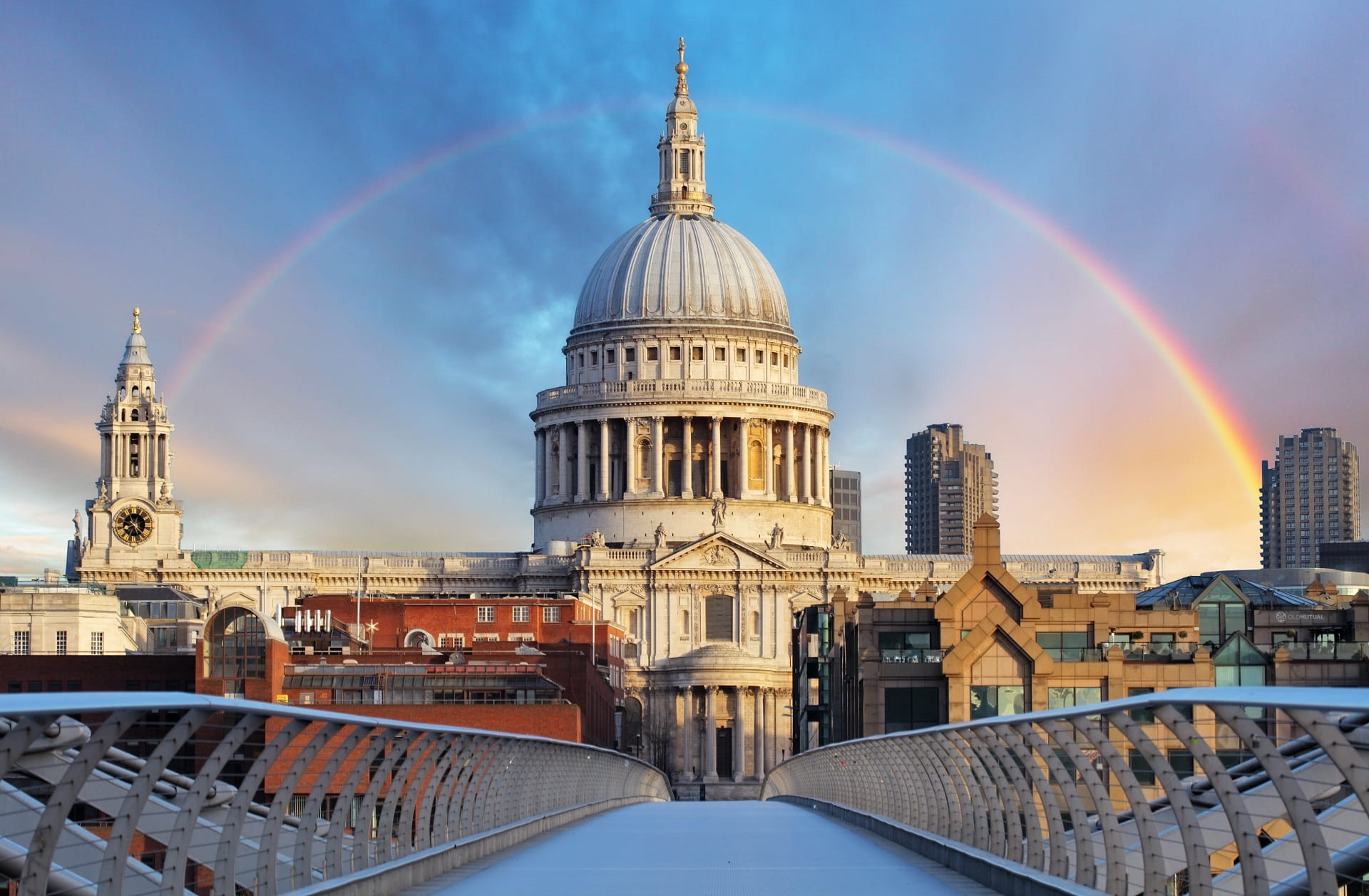 London St Pauls mit Regenbogen