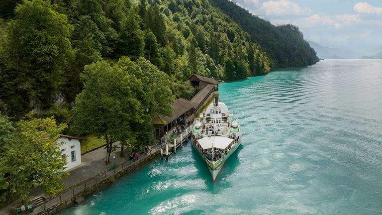 Dampfschiff Lötschberg auf dem Brienzersee bei Giessbach