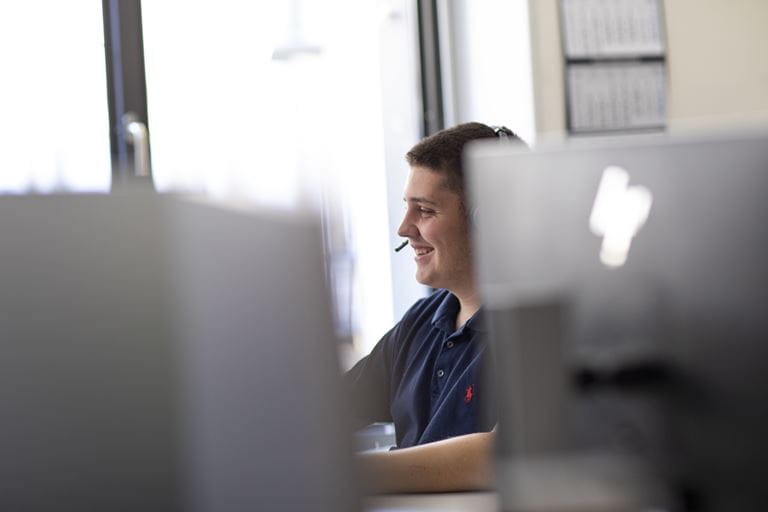 Lernender Fachmann Kundendialog am Telefon